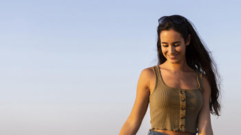 Woman outdoors in sunlight, illustrating use of the best powder sunscreen for lightweight, everyday sun protection